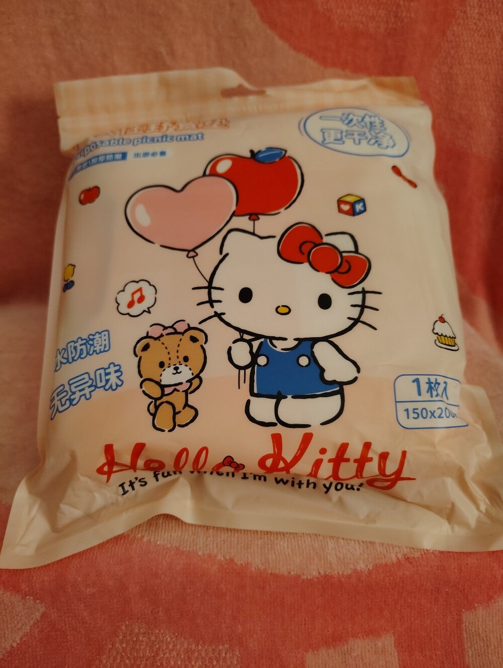 EXCLUSIVE - Hello Kitty Officially Licensed Disposable Picnic Mat - Picture 6 of 6
